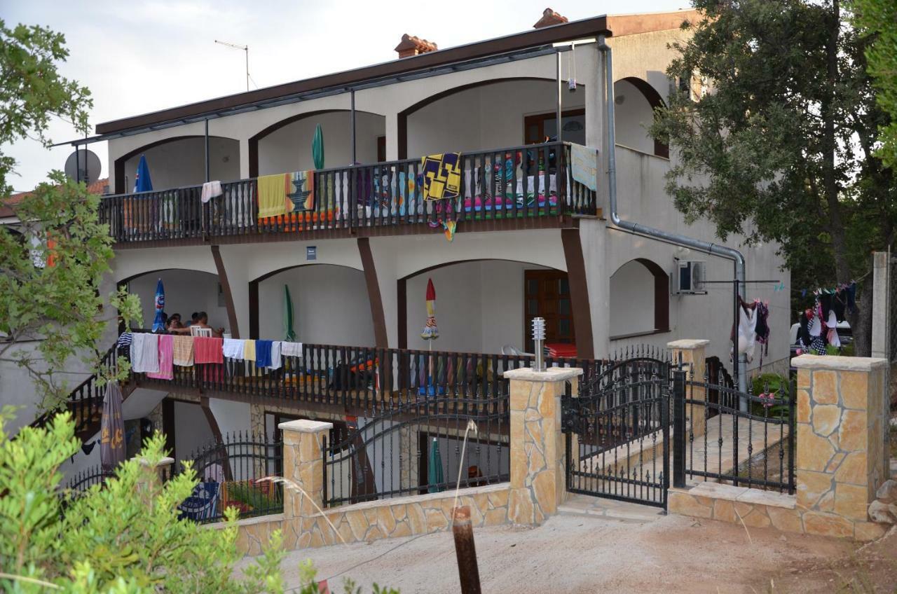 Apartments Delfin Posedarje Esterno foto